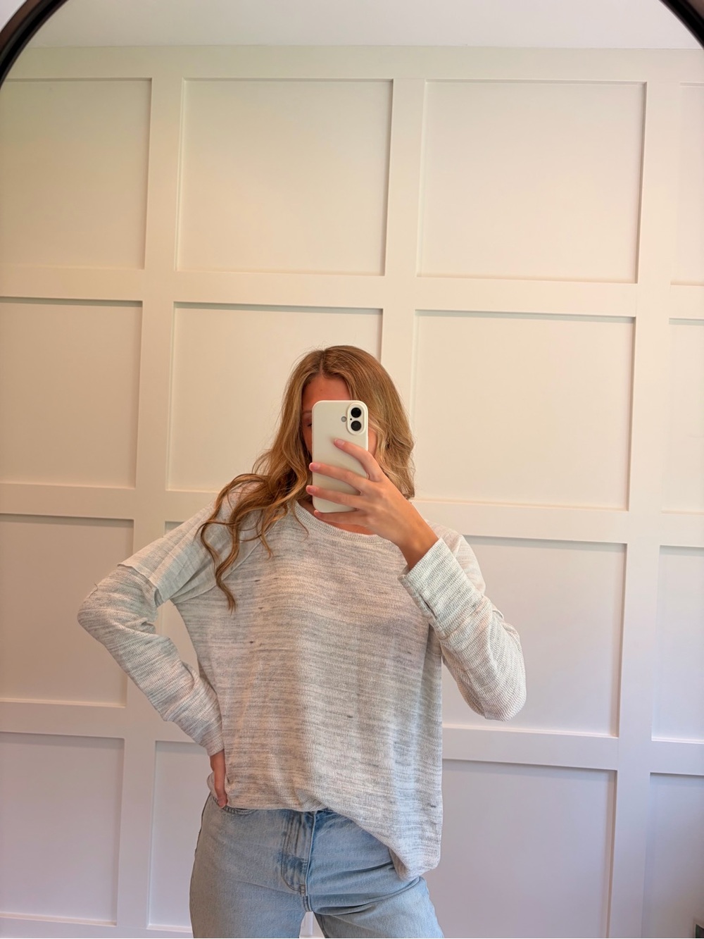 Women's Light Gray Long-Sleeve Knit Pullover Sweatshirt